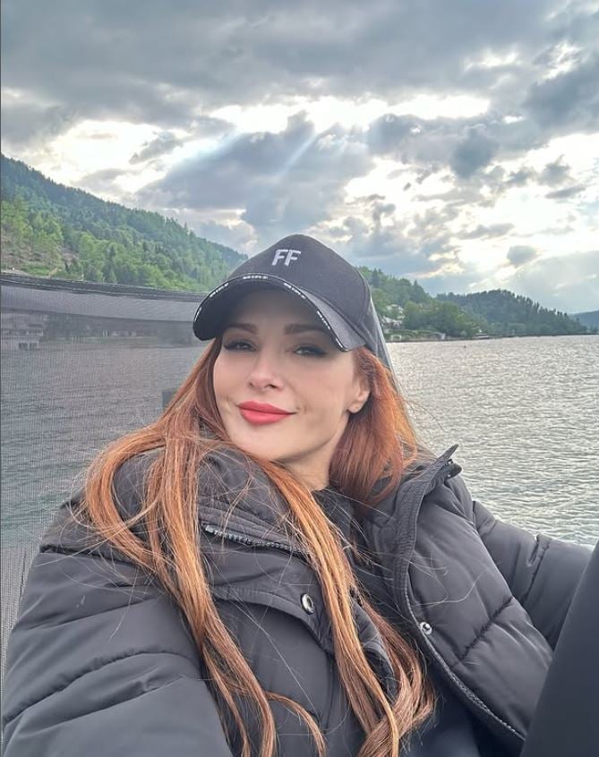 46 yasindaki mine tugaydan zamana meydan okuyan pozlar yaz notu olay oldu 12 O1tTgA3H