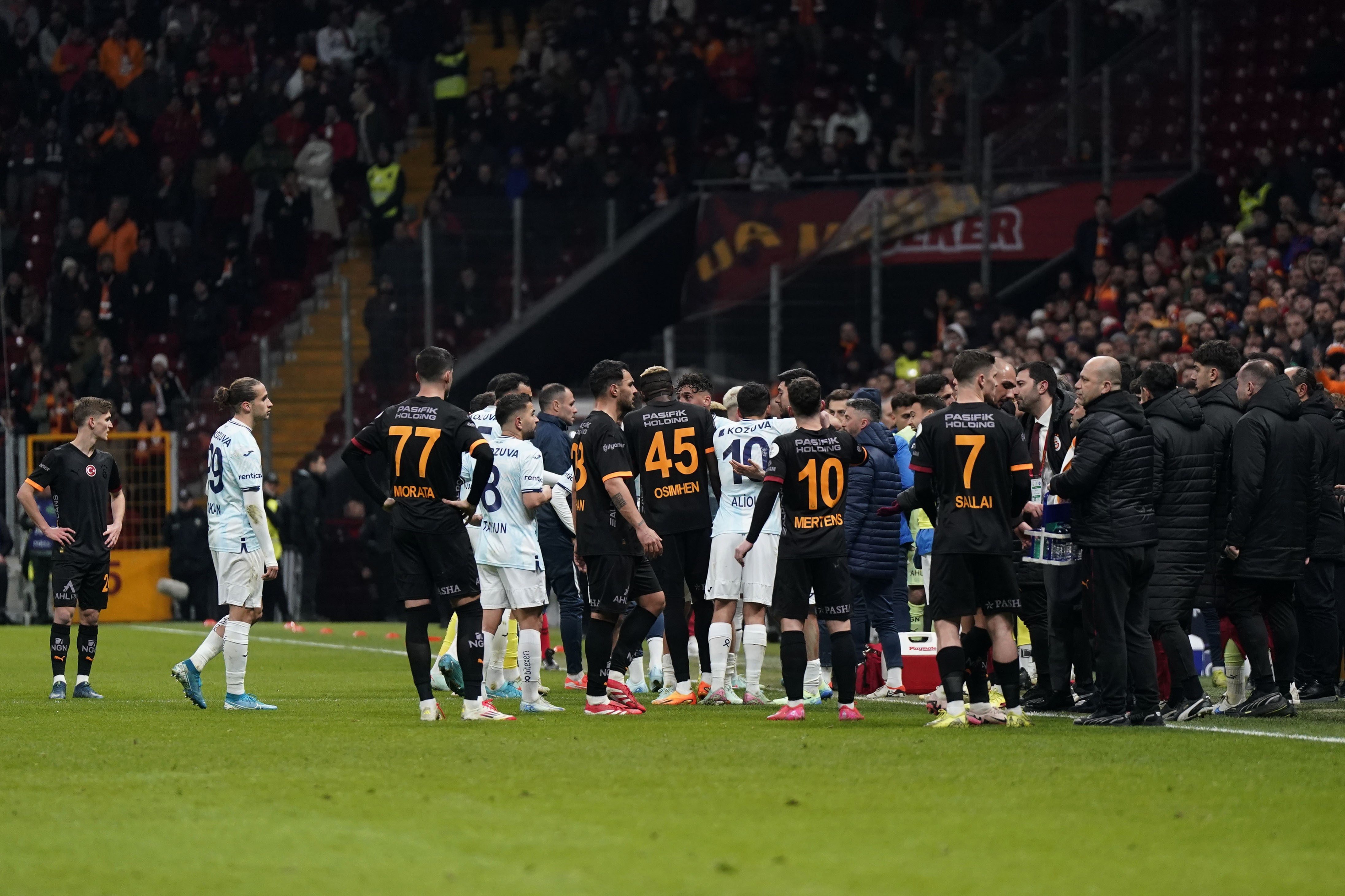 adana demirspor sahadan neden cekildigini acikladi sabaha karsi duyurdular 1 yVW7MDYV