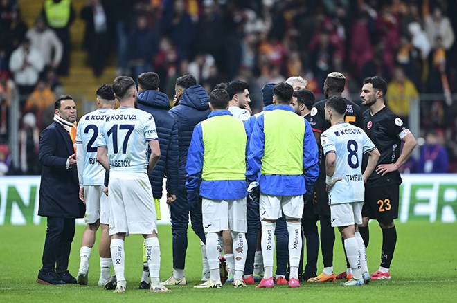 adana demirsporun sahadan cekilmesine isyan ettiler uyanik olun bu bir oyun 1 8qXkviIU