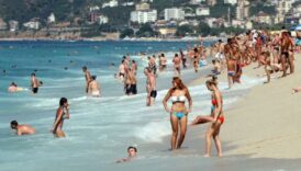 aglanacak halimize guluyoruz alman turistler resmen turkiyeden kacti PZSBEzSM