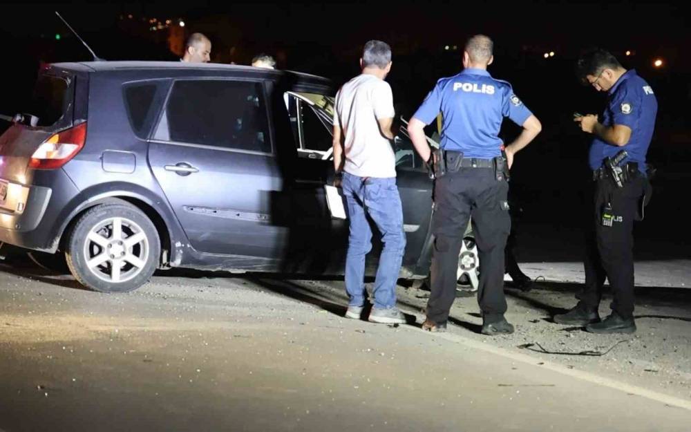 aksarayda feci kaza duvara carpan otomobil hurdaya dondu 5 bOElJeVv