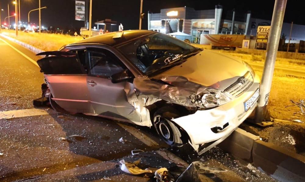 aksarayda tir ile otomobiller carpisti 0 ZyEOXns4