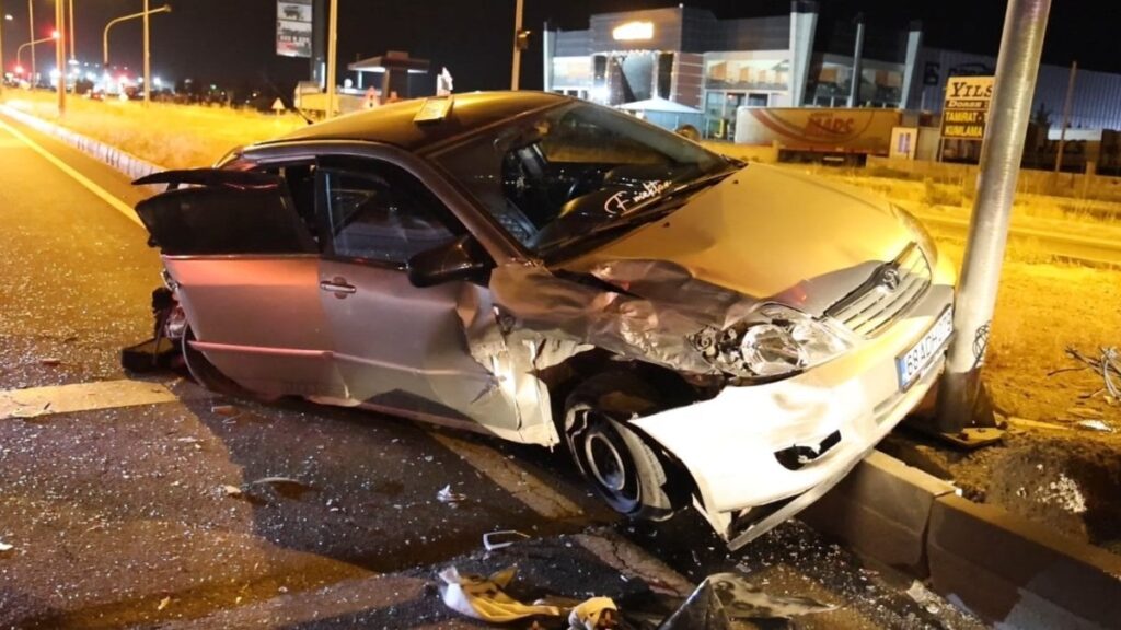 aksarayda tir ile otomobiller carpisti jQLiyyfL