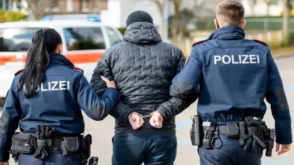 alman polisi 6 bin 300 turkun pesinde her yerde araniyorlar ipq7D2O1