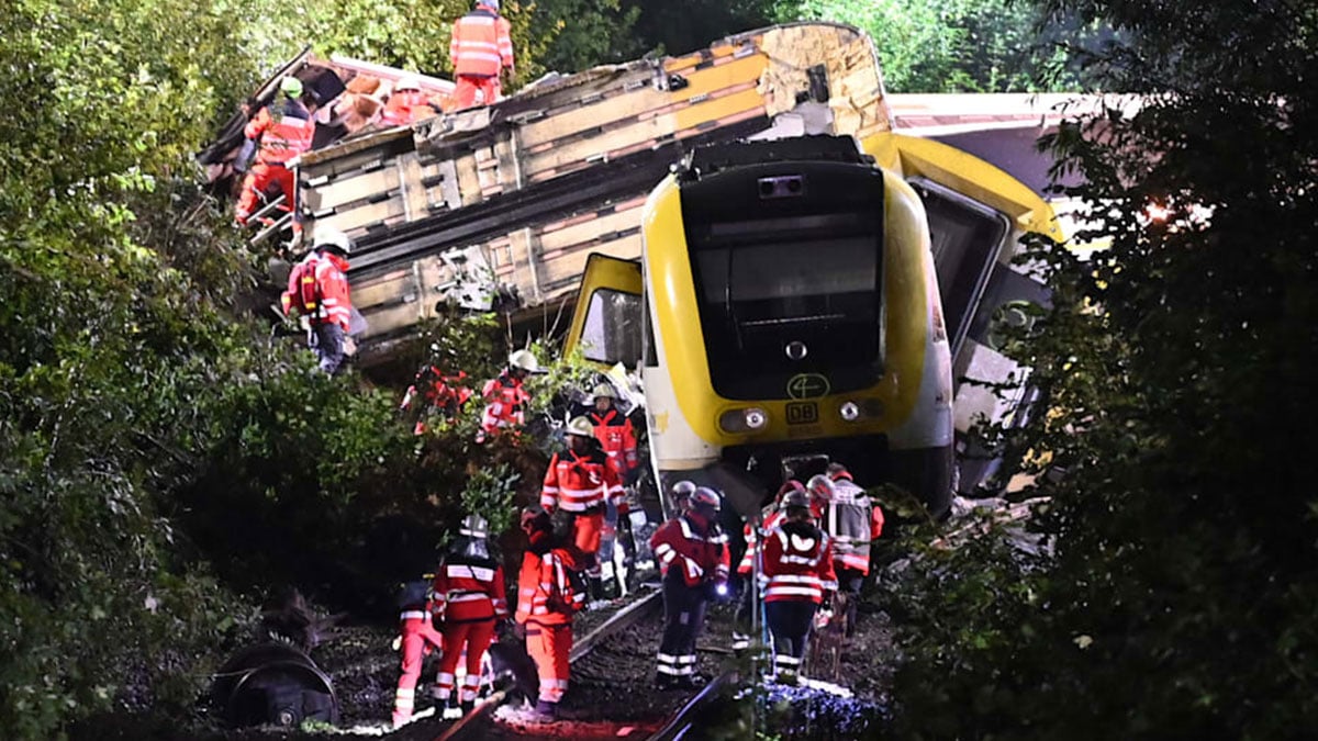 almanyada yolcu treni raydan cikti cok sayida olu ve yarali var 1 RPQMcbLr