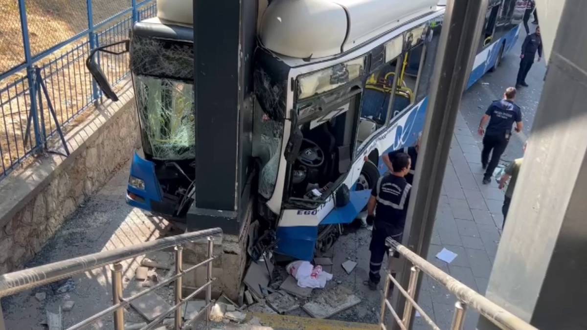 ankarada belediye otobusu korkunc kazaya karisti can pazari yasandi 0 w7iKwsa9