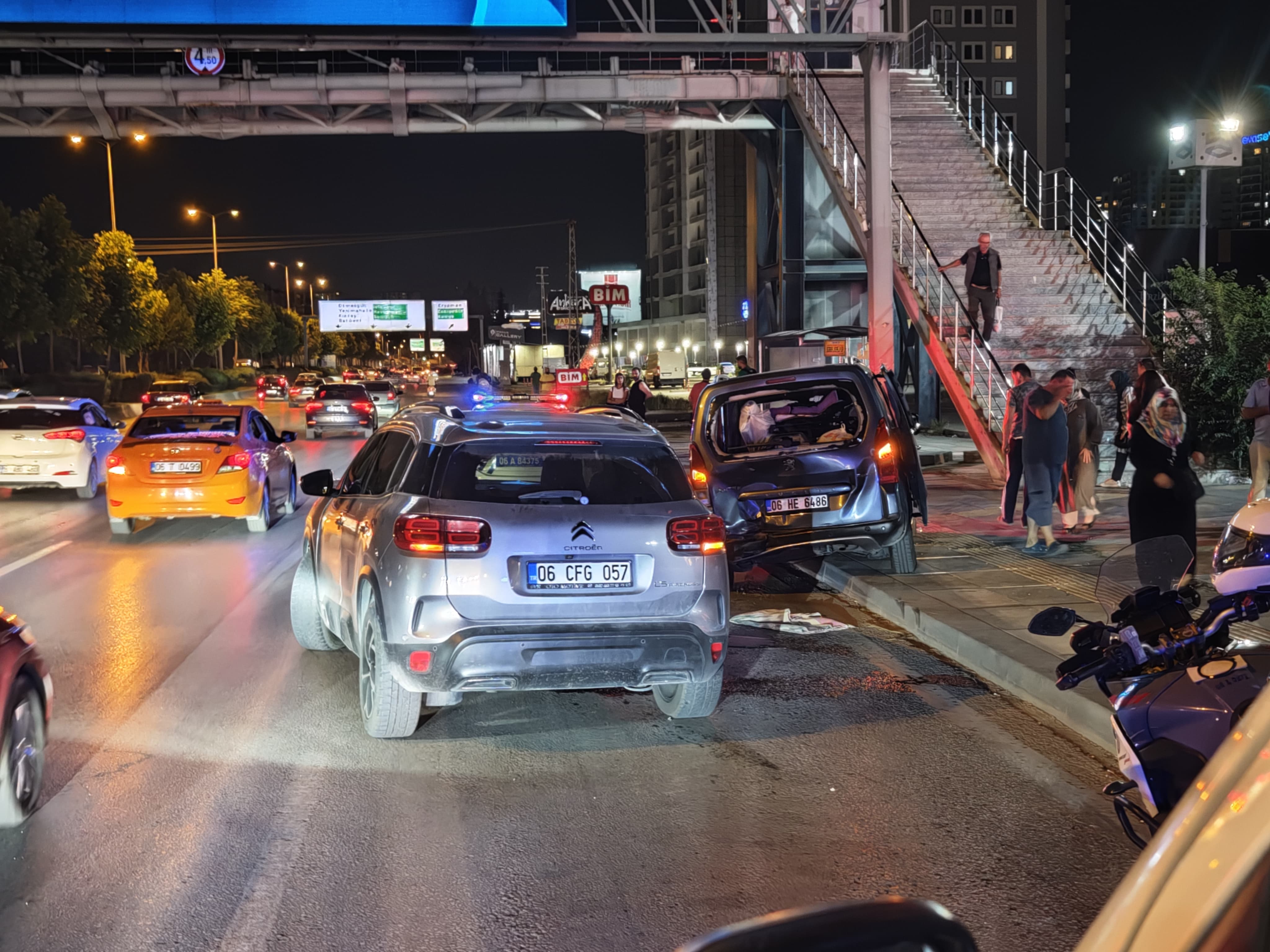 ankarada trafik kazasi sonrasi kavga kamerada 0 VfPJttOP