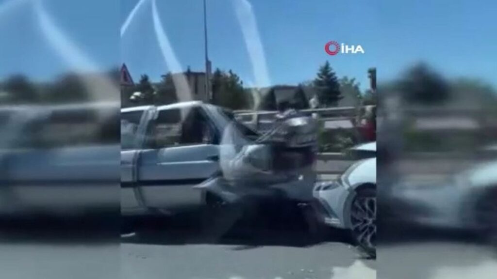 ankarada zincirleme kaza 6 kisi yaralandi RIh68Lpb