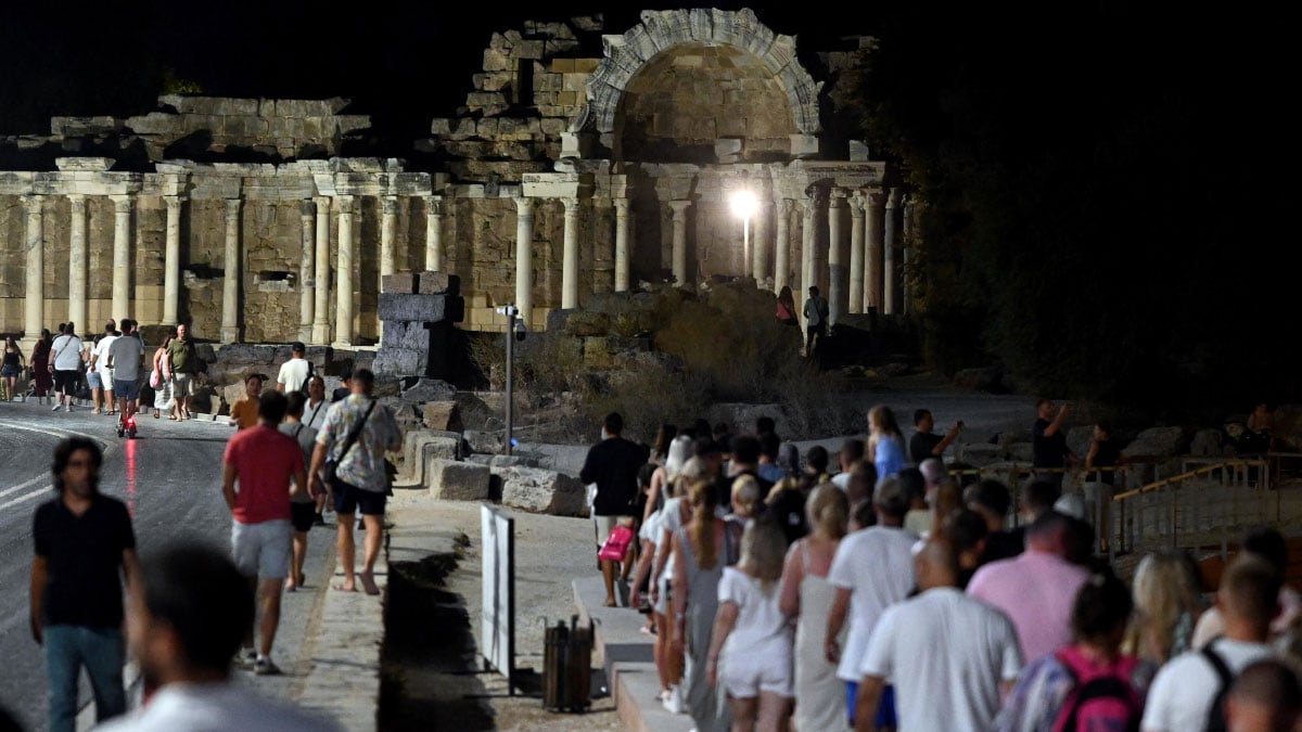 antalyada tarihi rakamlar 1 gunde 102 bin 6 yabanci turist geldi 0 gBdPIYAW