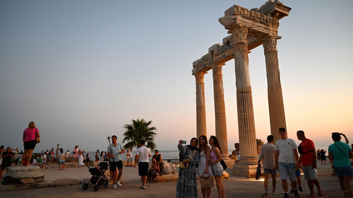 antalyada tarihi rakamlar 1 gunde 102 bin 6 yabanci turist geldi 2 jrTpPkdS