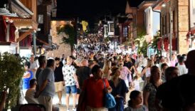antalyada tarihi rakamlar 1 gunde 102 bin 6 yabanci turist geldi b9lnj2Ri