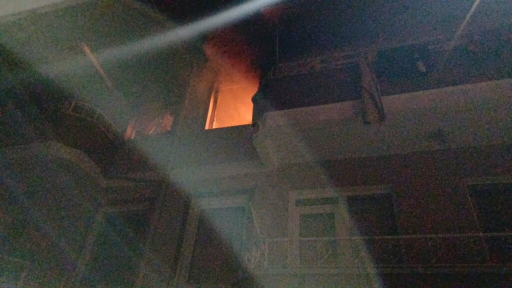 apartman dairesinde korkutan yangin FrBLhn92