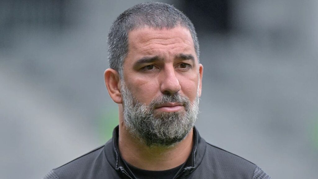 arda turan besiktasa saygi duymazsak basimiza is aliriz O4LuvxYh