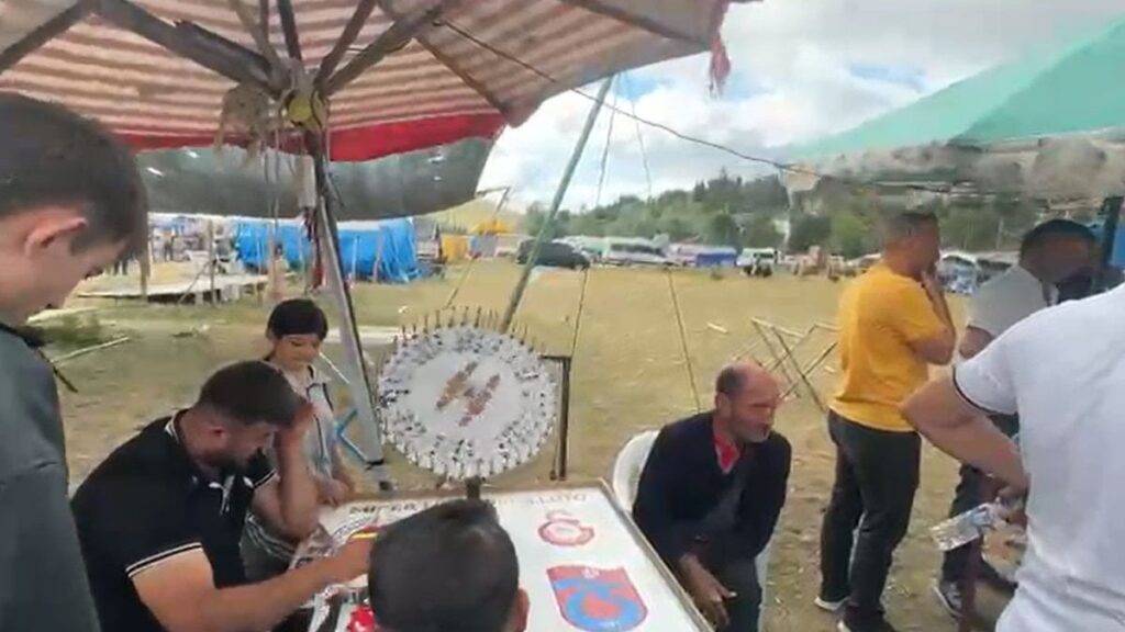 aybasti festivalinde skandal parali kumar cadiri tepki topladi wMWOlegR