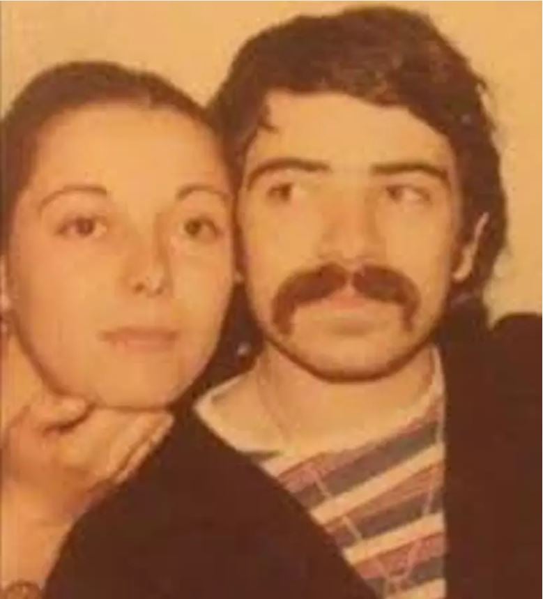 ayrilsak da beraberiz eski esler zuhal olcay ve selcuk yontem yillar sonra ayni sahnede GCjRLNZM