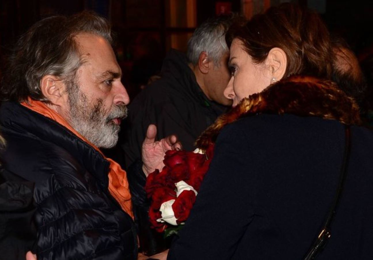ayrilsak da beraberiz eski esler zuhal olcay ve selcuk yontem yillar sonra ayni sahnede Xqa9YDV6