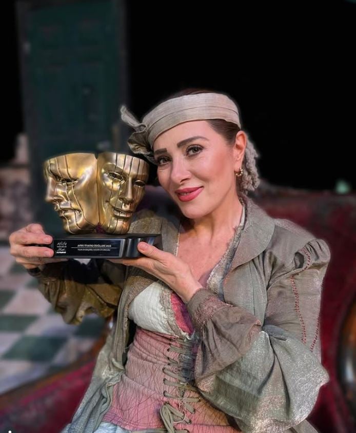 ayrilsak da beraberiz eski esler zuhal olcay ve selcuk yontem yillar sonra ayni sahnede beAijsr3