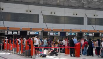 bakan uraloglu duyurdu istanbul ve antalya havalimanlari yolcu rekoru kirdi 1vUGp5rT