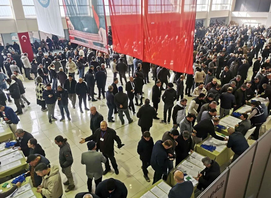 baskanin maasi genel kurulu karistirdi uyeler yumruklasti 0