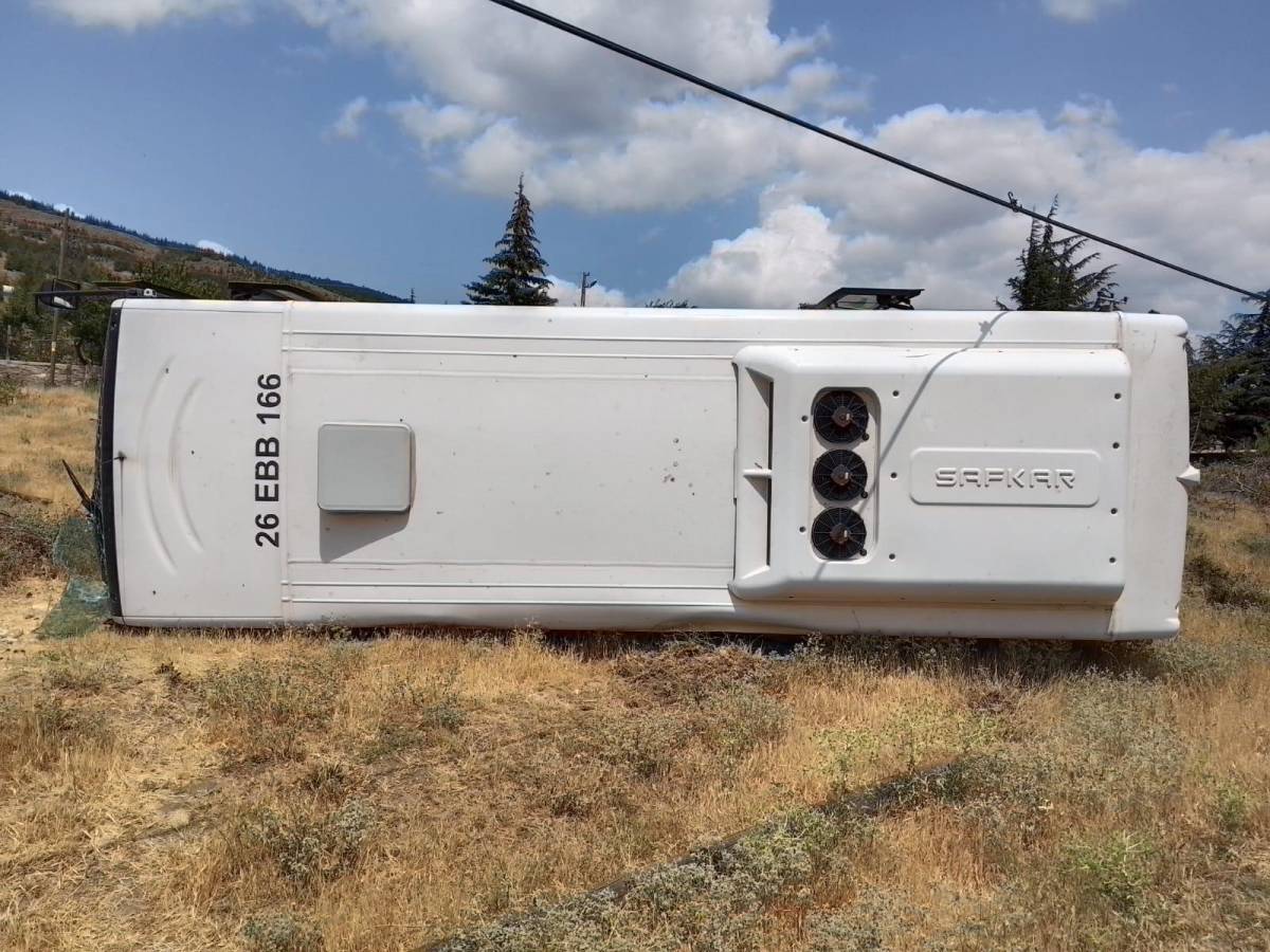 belediye otobusu yan yatti 0 p3bOfii7