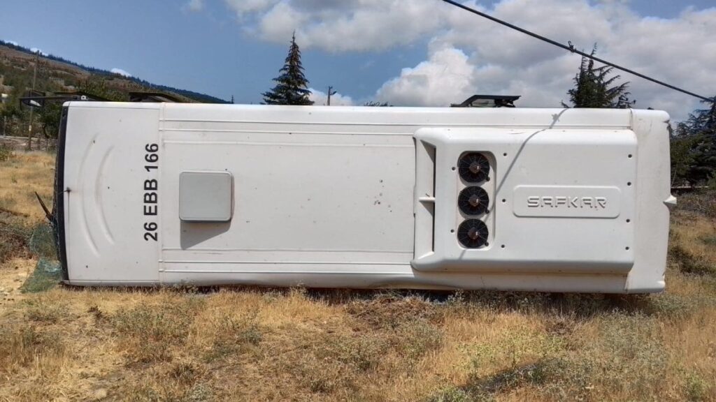 belediye otobusu yan yatti eOvVb4vm