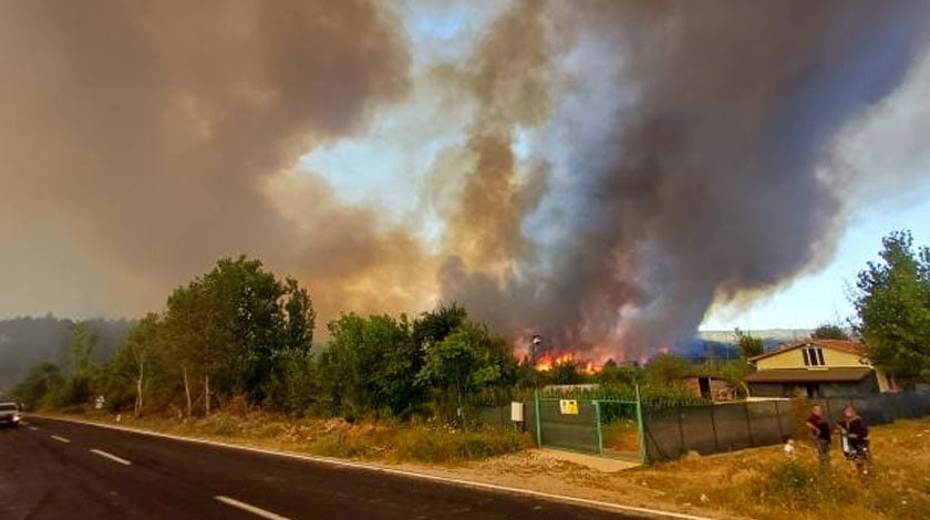 bes farkli noktada yangin ekiplerin mudahalesi suruyor 2 g8ZZgCaL