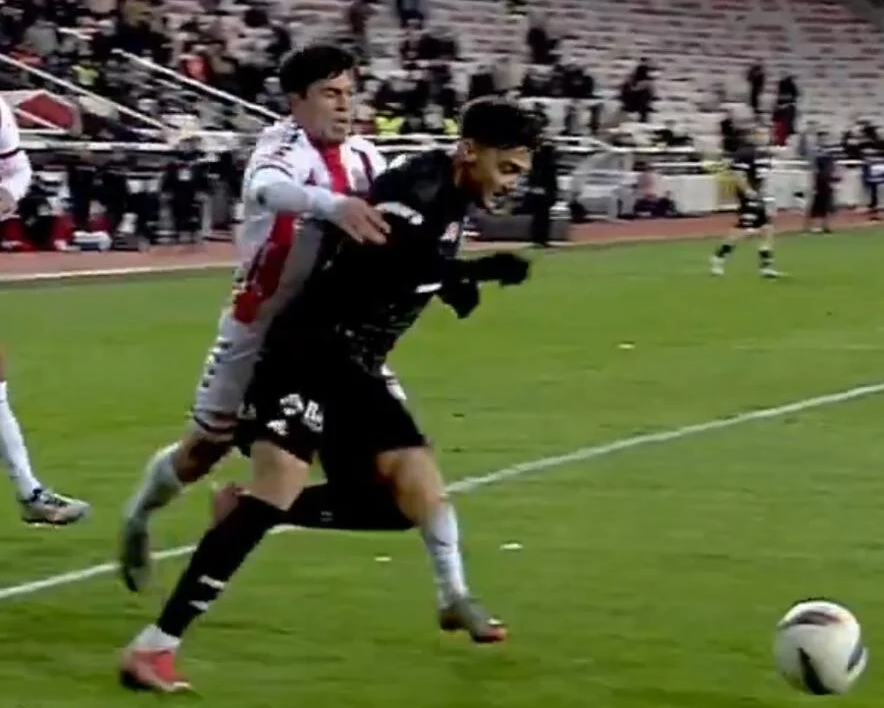 besiktasa verilen penaltida karar dogru mu eski hakemler ve yorumcular acikladi 1