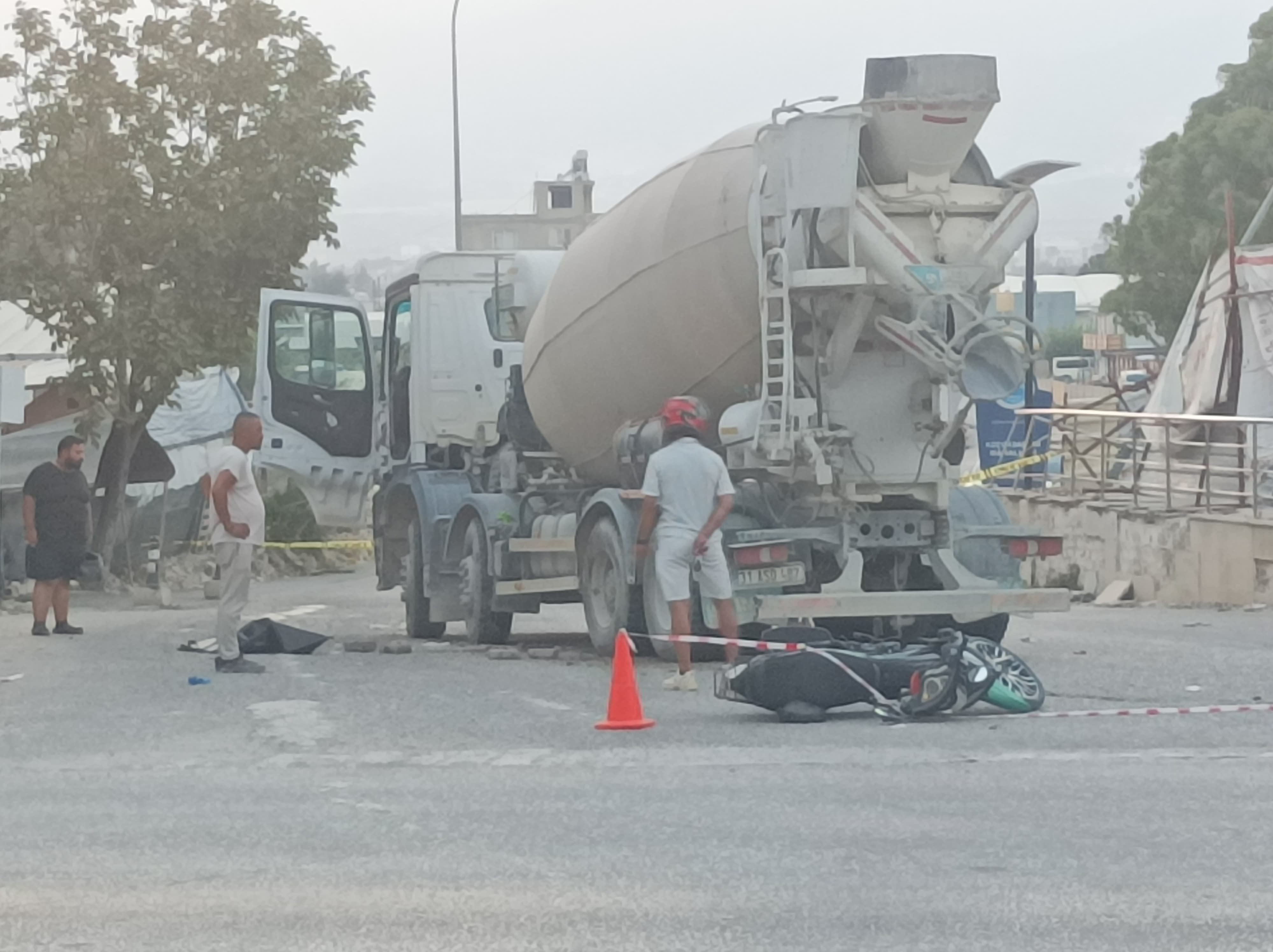 beton mikseri yolu kan golune cevirdi 2 kisi can verdi 0 8V2mTFQX