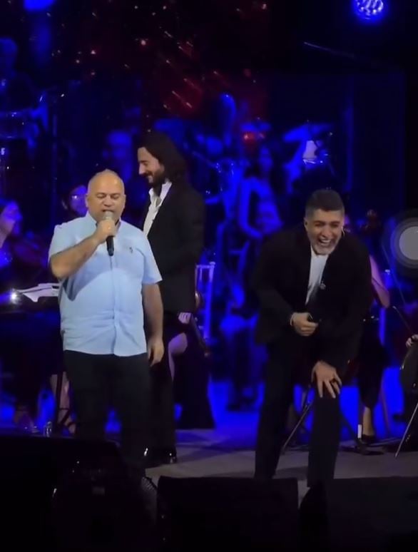 birlikte sahneye ciktilar konserdekiler hangisi ozcan deniz sasirdi duyanlar kulaklarina inanamadi 1 rbYRif4O