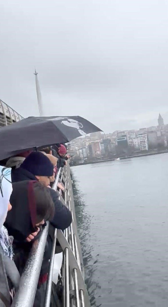 bogulmak uzereydi kopruden dusen kadini balikcilar kurtardi 1 NEBBLKF3