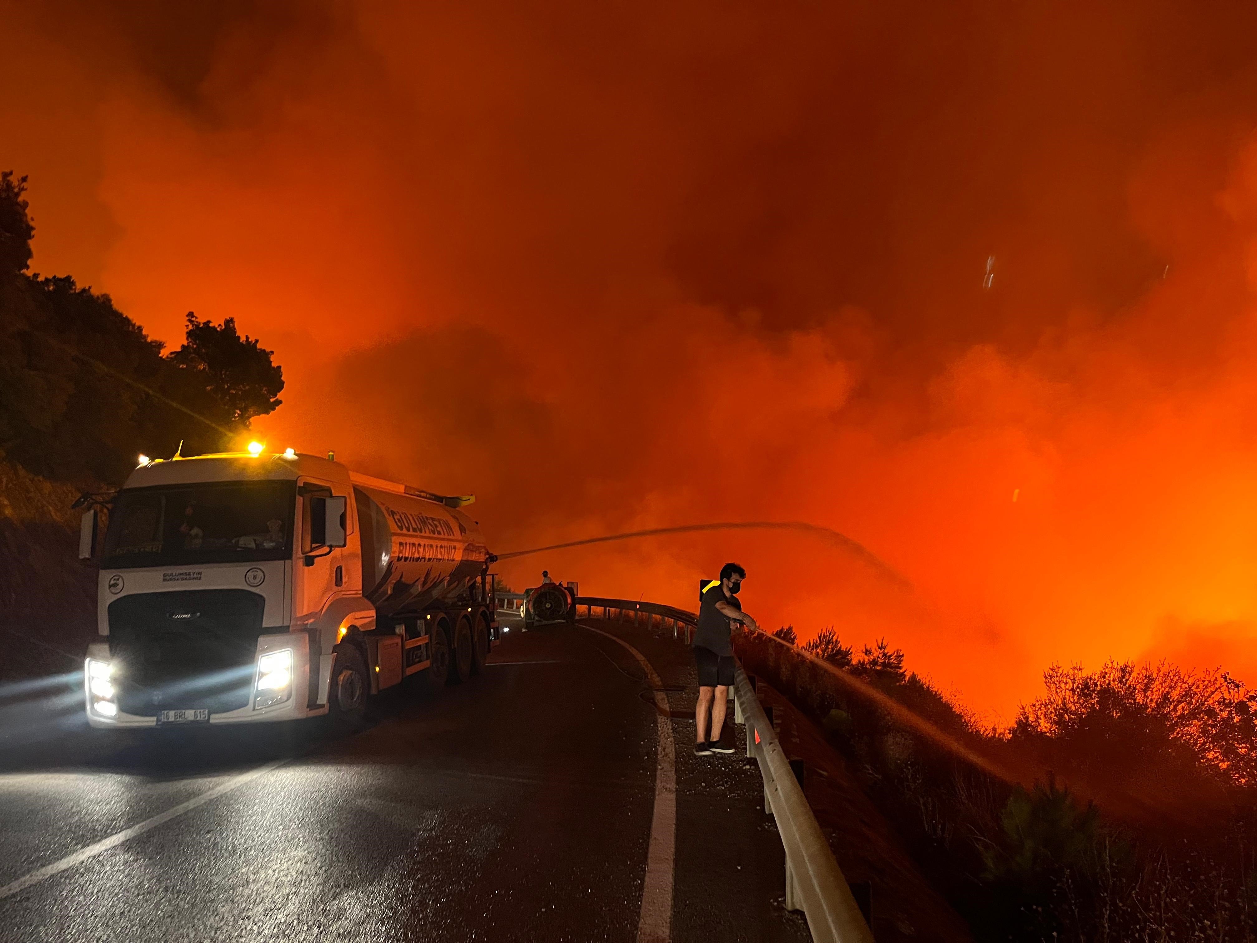 bursada korkutan goruntu tahliyeler basladi 2 wZAZjbiA