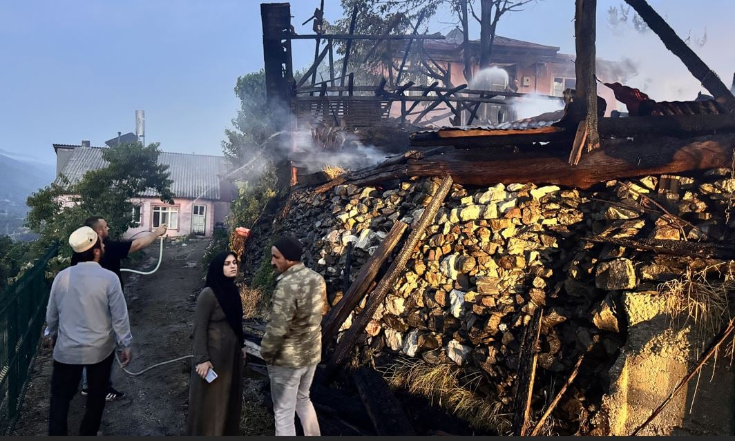 camyurdu koyunde gece yarisi felaketi alevler her seyi yuttu goruntuler soke etti 13