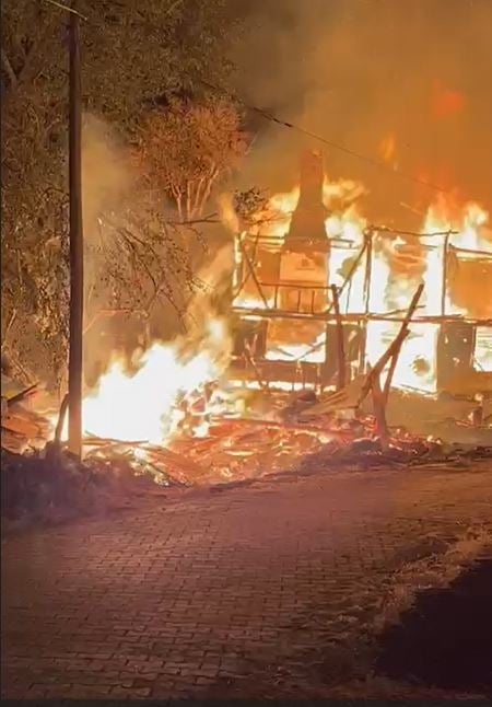 camyurdu koyunde gece yarisi felaketi alevler her seyi yuttu goruntuler soke etti 4 JMM1ZuWY