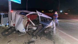 canakkalede feci kaza iki otomobil carpisti 1i agir 3 yarali MuOljF7J