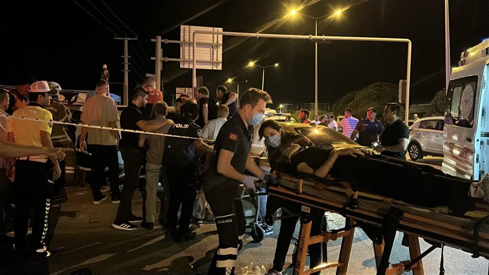 canakkalede feci kaza taksi ile otomobil carpisti cok sayida yarali var 1 DdNug7OE