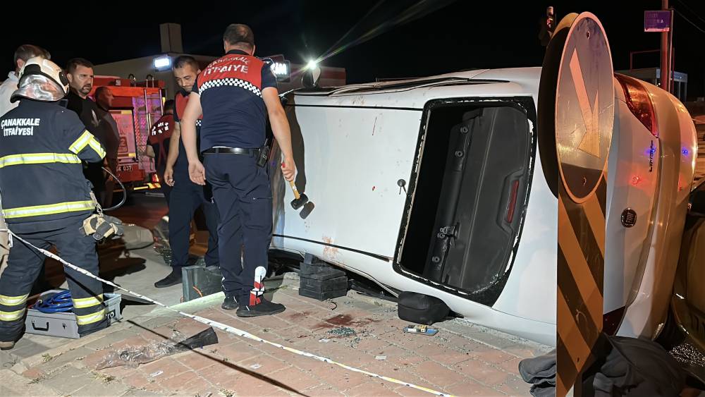 canakkalede feci kaza taksi ile otomobil carpisti cok sayida yarali var 2 eBQC7vIl