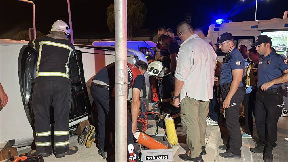 canakkalede feci kaza taksi ile otomobil carpisti cok sayida yarali var 6 j7zflbrU