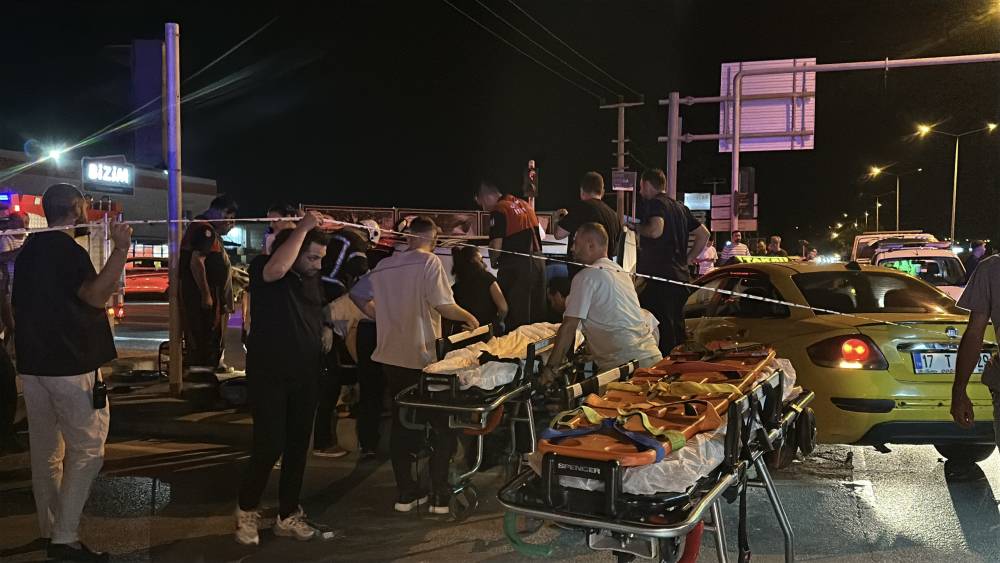 canakkalede feci kaza taksi ile otomobil carpisti cok sayida yarali var 8 gnyu39ym
