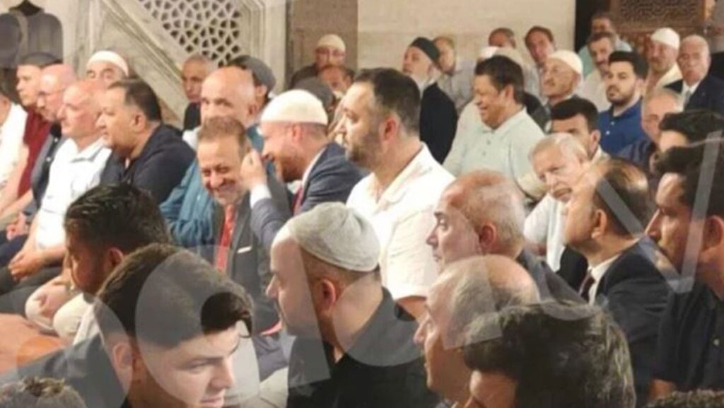 cenazede tokalasmamislardi ama gercek ortaya cikti bagis ile bilal erdogan kus sanilmisti 4l8KsRyK