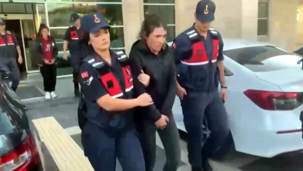 cobani sopayla dovup kameraya almislardi dayakci kiz kardesler ilk durusmada tahliye oldu 0 tqVrM7Na