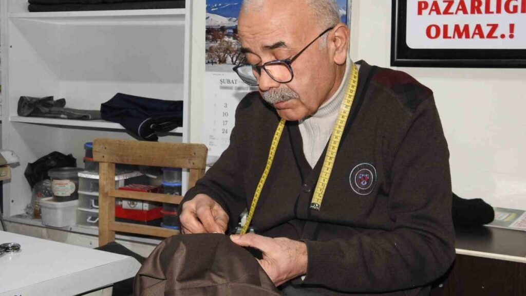 cocuk yasta eline aldigi igne iplikle basladi 56 yildir devam ediyor QW7OJfQt