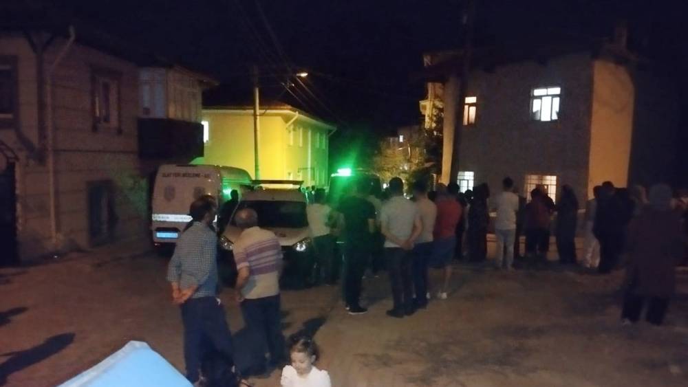 denizlide evde bulunan cesetler kan dondurdu polis cifte olumun pesinde 2 GYETTbrF