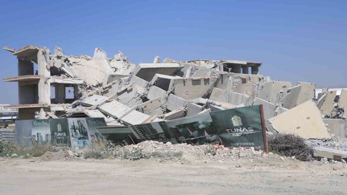 deprem etkisi yasatan 12 katli binanin yerle bir oldugu anlar kamerada 1 bgCMrJmA