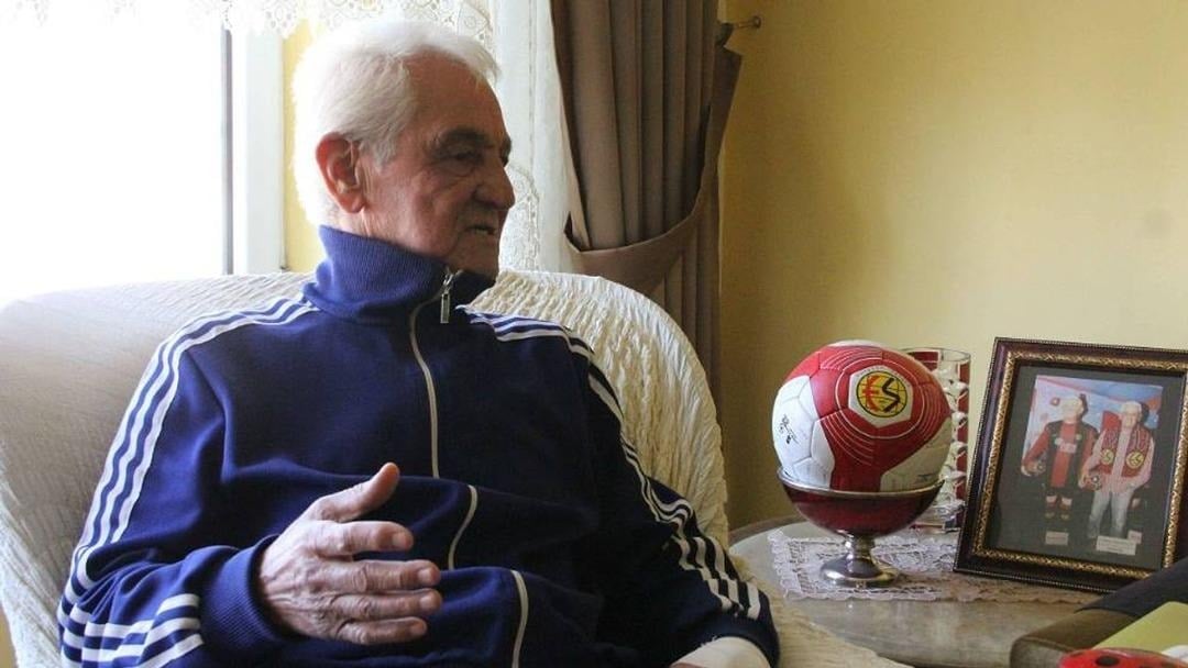 efsane futbolcu hayatini kaybetti turk futbolu yasta 1 JtlB9y8V