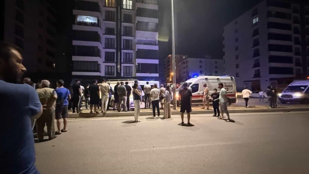elazigda pikap ile otomobil carpisti 3 yarali a7rIeXg6