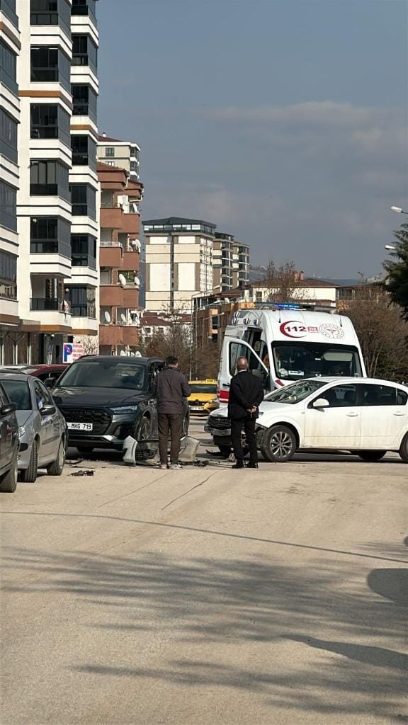 elazigda trafik kazasi 1 yarali 2 9JL8LkUl