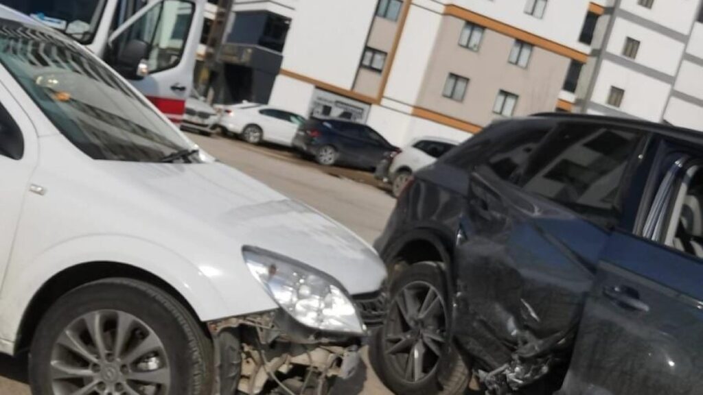elazigda trafik kazasi 1 yarali dQxvjFsI