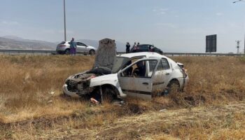 erzincanda feci kaza otomobil sarampole uctusurucusu yaralandi w1HGzy6y