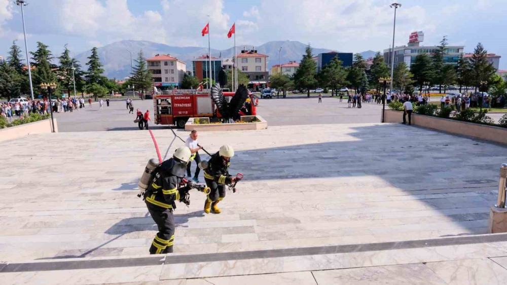 erzincanda gercegi aratmayan yangin tatbikati 1 tdKsGFhl