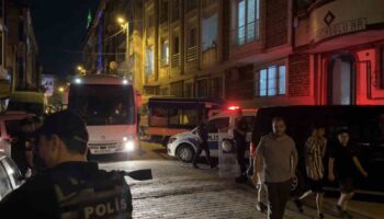 esenyurtta komsu kavgasinda kan akti 1 kisi gogsunden bicaklandi iOX7Y7eN